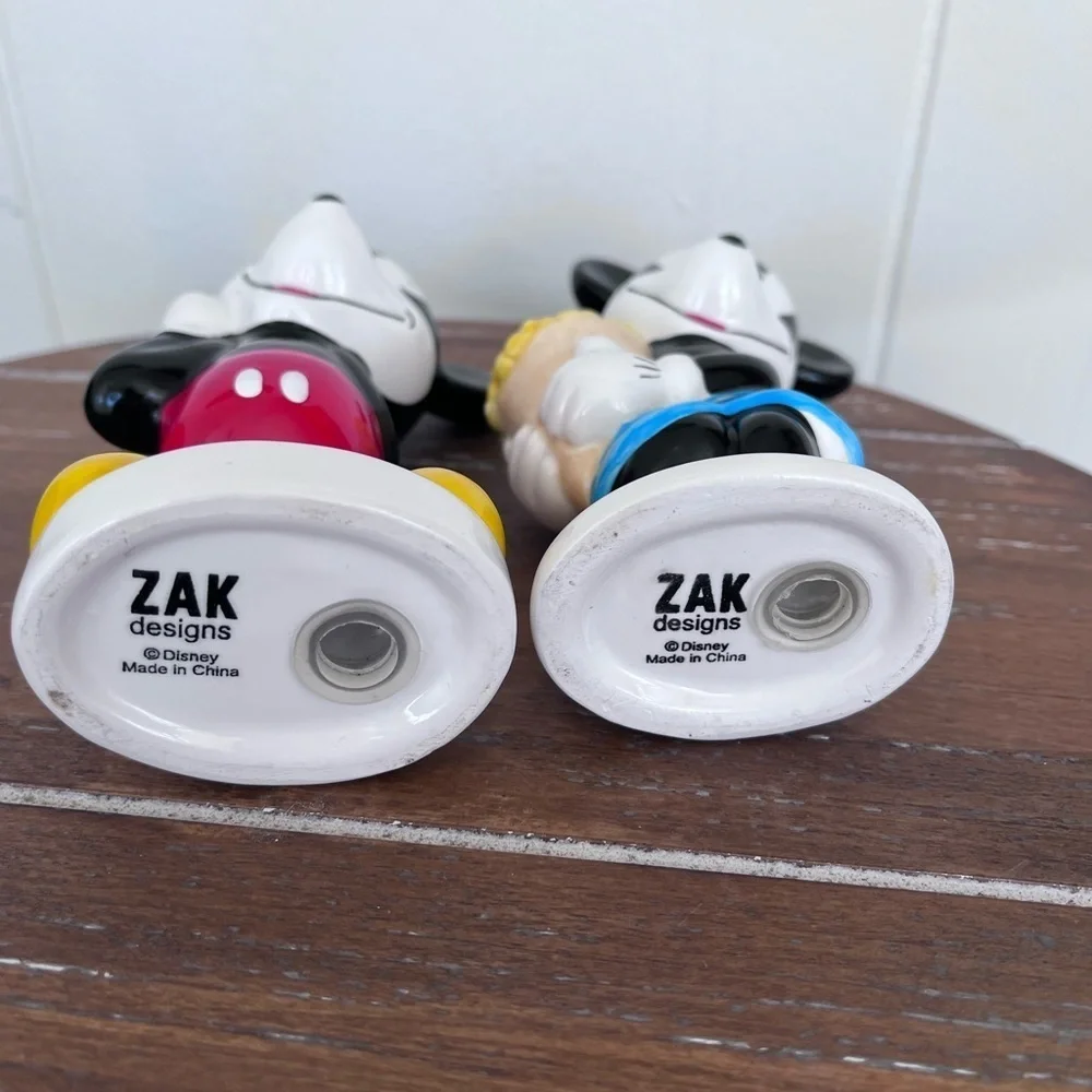 Zak Disney Mickey &‎ Minnie Mouse Red Kiss Love Salt Pepper Shakers